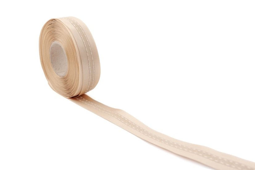 Atlasová stuha s ozdobným středem 25 mm